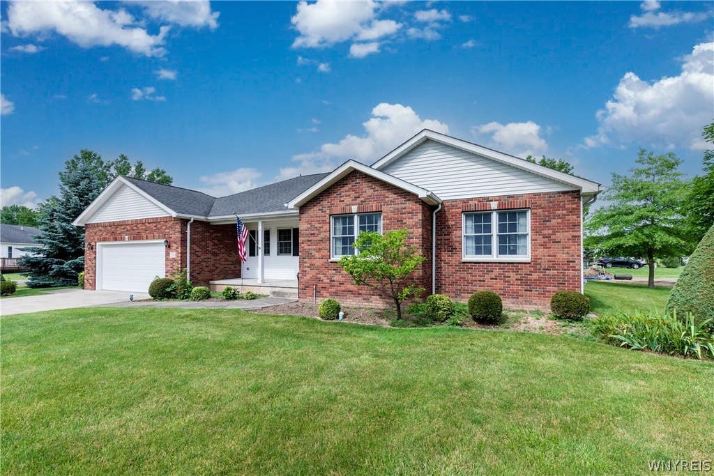 Photo of 4250 Scenic Drive, Lewiston, NY 14174 (MLS # B1694646)