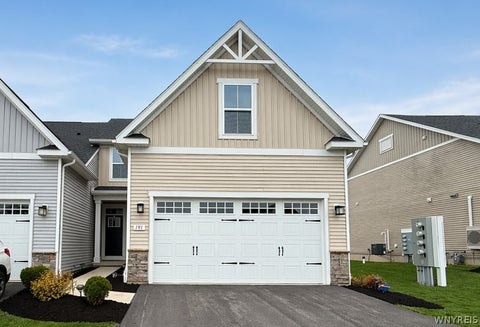 Townhouse For Sale - 191 Stonebridge Road<br/> Erie County, Grand Island, NY 14072