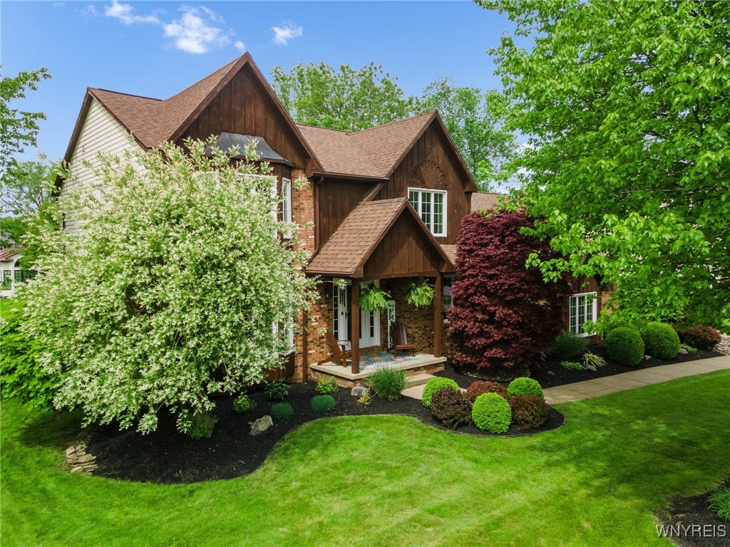 8270 Lisa Lane, Clarence, New York image 1