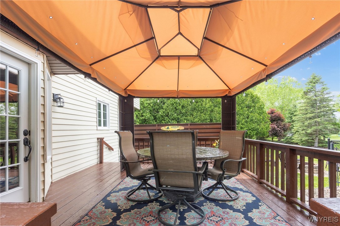 8270 Lisa Lane, Clarence, New York image 36