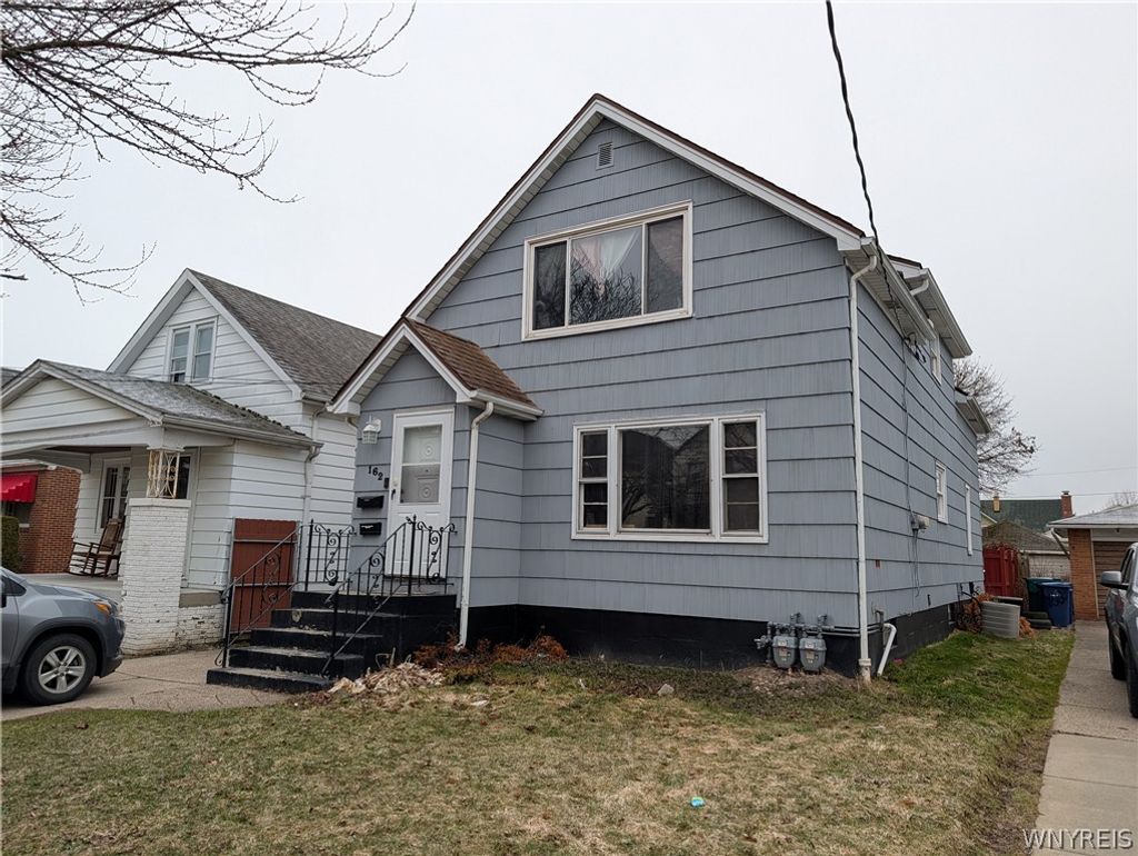 Photo of 162 Stewart Avenue #Upper, Buffalo, NY 14211 (MLS # B1666711)