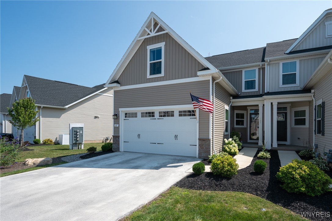 187 Sandstone Circle, Grand Island, New York image 1