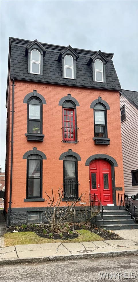 Photo of 58 Trinity Place #10, Buffalo, NY 14201 (MLS # B1708330)