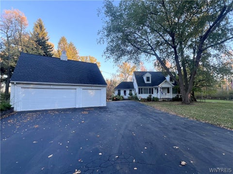 Tiny photo for 5473 Maelou Drive, Hamburg, NY 14075 (MLS # B1724424)