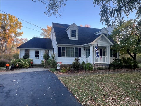 Photo of 5473 Maelou Drive, Hamburg, NY 14075 (MLS # B1724424)