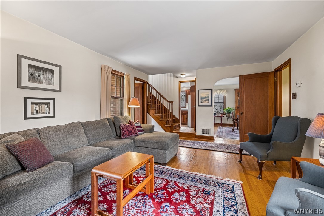 25 Saint Johns Avenue