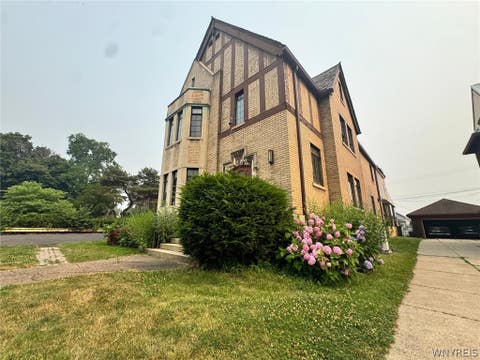 Tiny photo for 561 Ridge Suite 8 Road, Lackawanna, NY 14218 (MLS # B1700249)