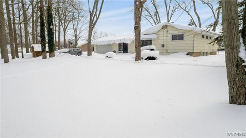 Tiny photo for 72 Boxwood Circle, Hamburg, NY 14075 (MLS # B1657288)