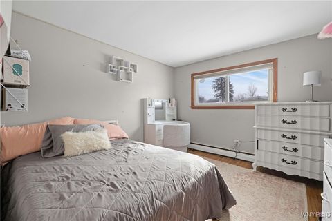 Tiny photo for 72 Boxwood Circle, Hamburg, NY 14075 (MLS # B1657288)