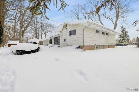 Tiny photo for 72 Boxwood Circle, Hamburg, NY 14075 (MLS # B1657288)