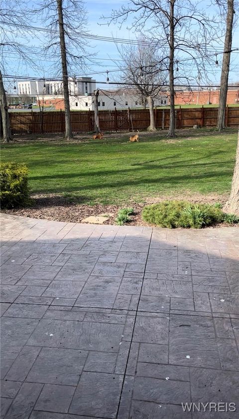 Tiny photo for 72 Boxwood Circle, Hamburg, NY 14075 (MLS # B1657288)