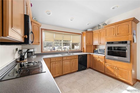 Tiny photo for 72 Boxwood Circle, Hamburg, NY 14075 (MLS # B1657288)