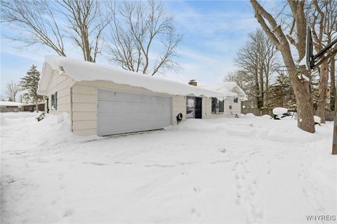 Tiny photo for 72 Boxwood Circle, Hamburg, NY 14075 (MLS # B1657288)
