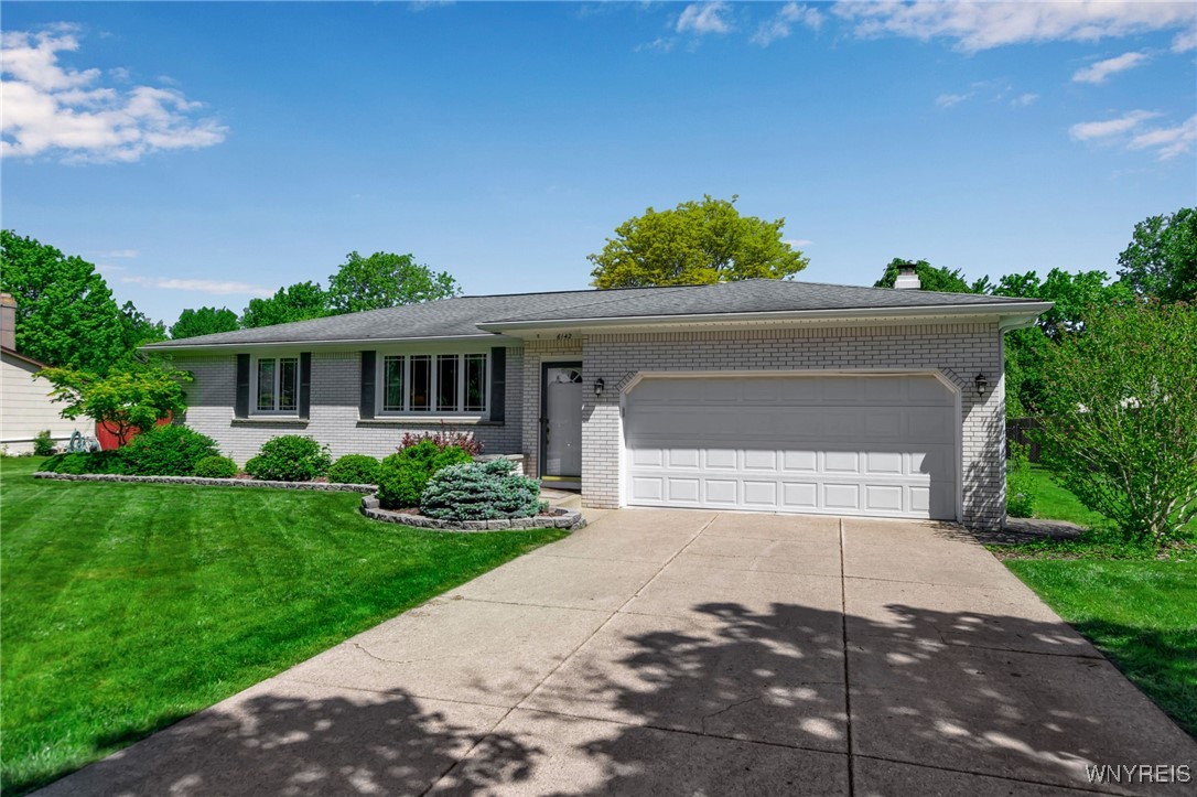 6142 Berkley Drive, Orchard Park, New York image 1