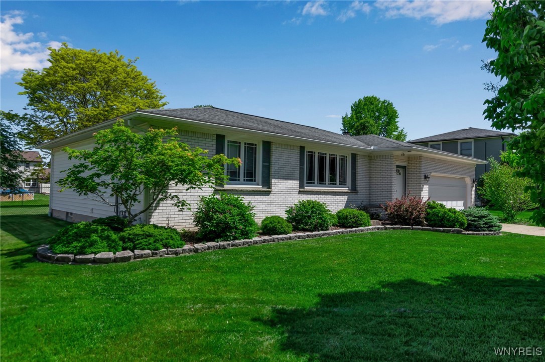 6142 Berkley Drive, Orchard Park, New York image 2