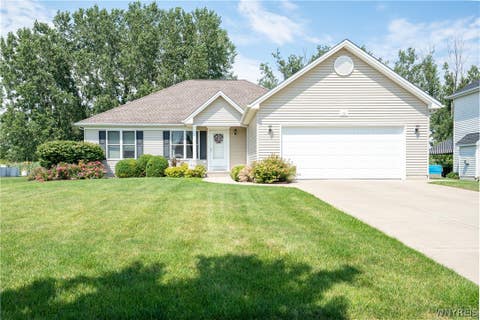 Homes For Sale - 16 Garnet Drive<br/> Cheektowaga, NY 14227