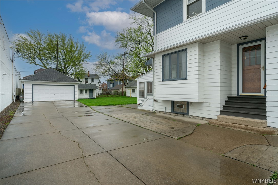 16 N End Avenue