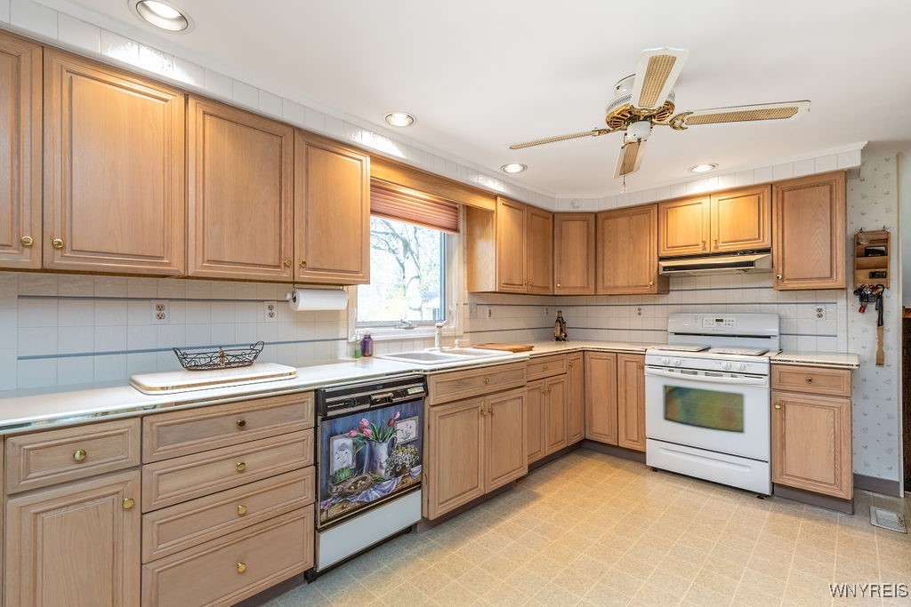4040 Elma Road, Clarence, New York image 14