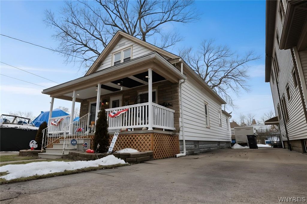 Photo of 8726 Point Avenue, Niagara Falls, NY 14304 (MLS # B1665300)