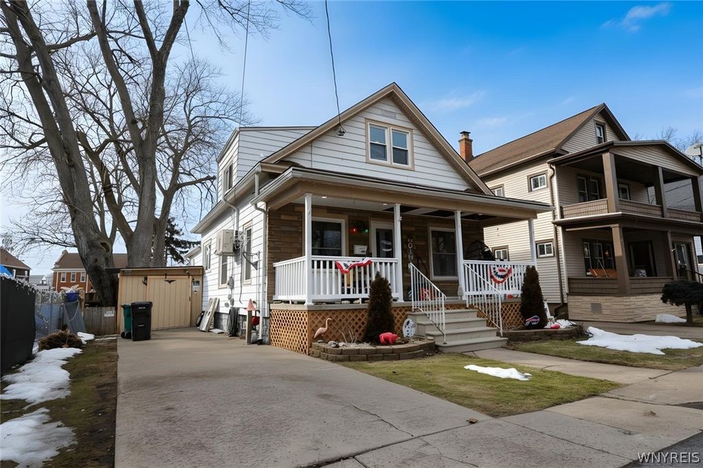 Photo of 8726 Point Avenue, Niagara Falls, NY 14304 (MLS # B1665300)