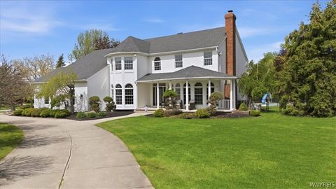Photo of 5559 Oakdale Lane, Clarence, NY 14221 (MLS # B1682486)