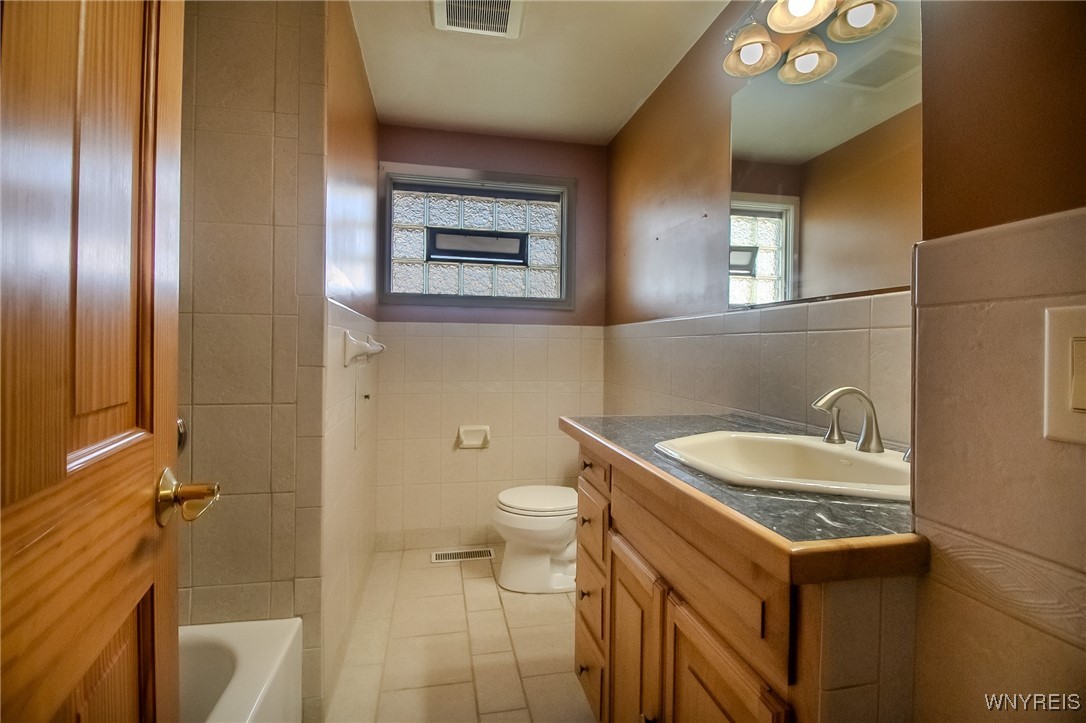 208 Evergreen Drive, Tonawanda, New York image 18