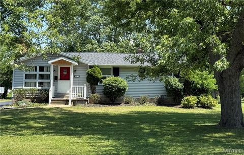 Photo of 183 N Harvest St St, Amherst, NY 14221 (MLS # B1646197) Photo of 183 N Harvest St St, Amherst, NY 14221 (MLS # B1646197)