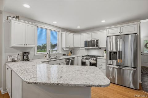Tiny photo for 259 White Oak Terrace Ter, Grand Island, NY 14072 (MLS # B1684903)