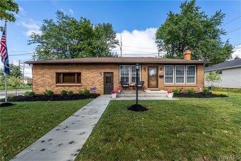 Homes For Sale - 200 Lou Ann Dr Dr<br/> Cheektowaga, NY 14043