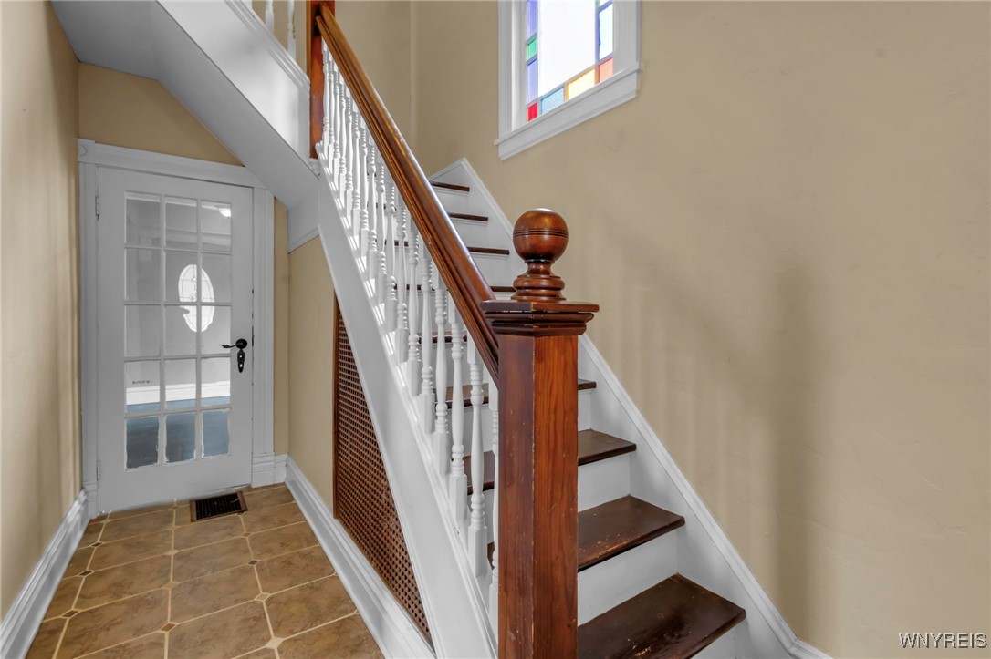 Royalton, New York 14105, United States, 5 Bedrooms Bedrooms, ,2 BathroomsBathrooms,Residential,Pending,33469