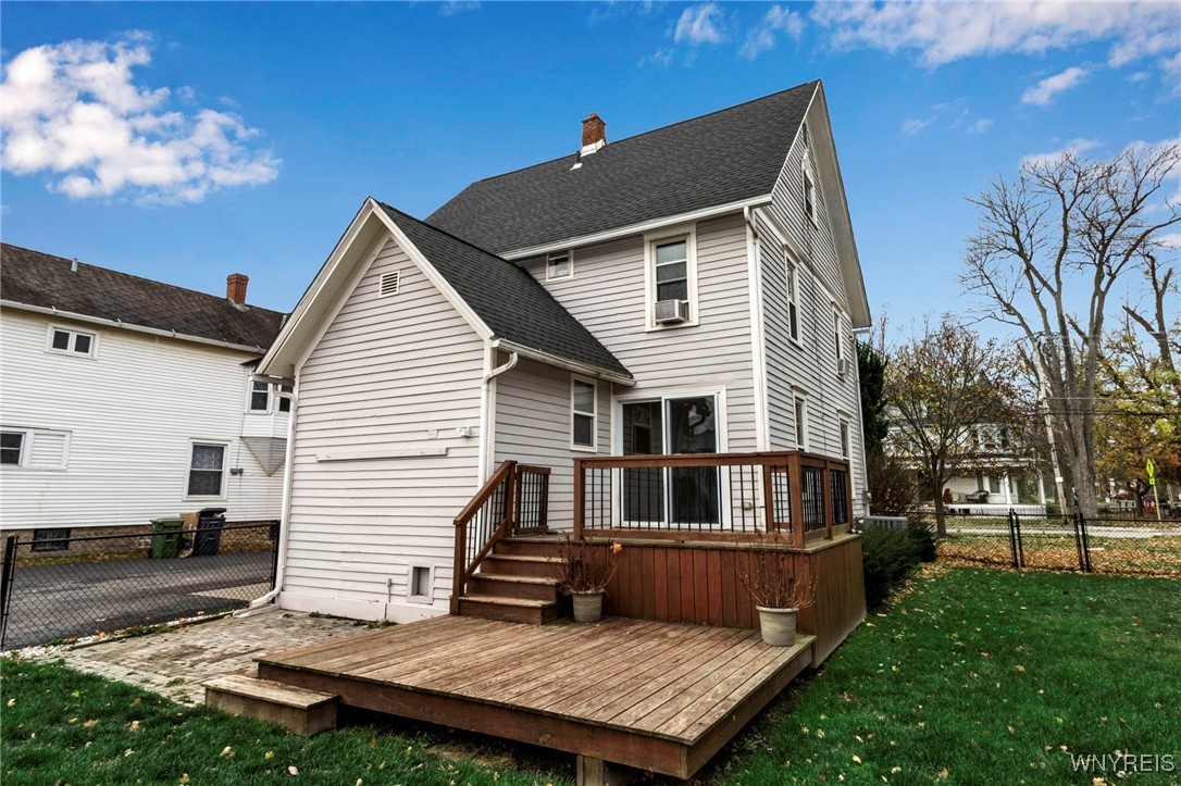 Royalton, New York 14105, United States, 5 Bedrooms Bedrooms, ,2 BathroomsBathrooms,Residential,Pending,33469