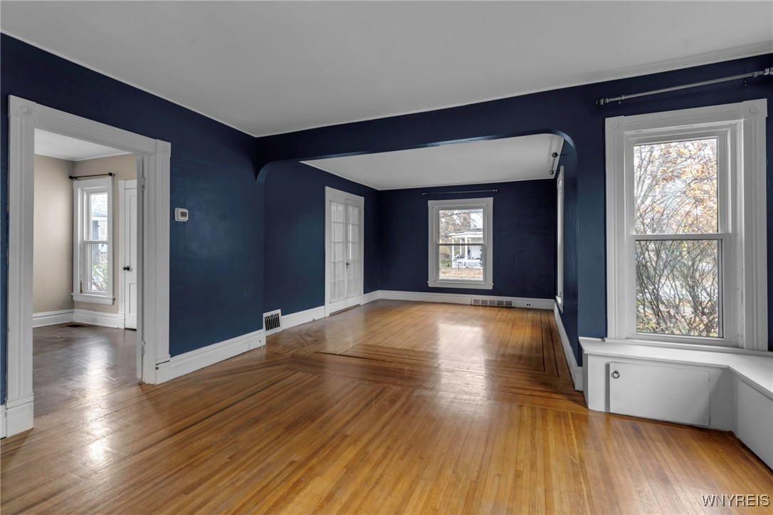 Royalton, New York 14105, United States, 5 Bedrooms Bedrooms, ,2 BathroomsBathrooms,Residential,Pending,33469