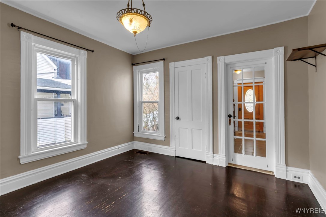 Royalton, New York 14105, United States, 5 Bedrooms Bedrooms, ,2 BathroomsBathrooms,Residential,Pending,33469