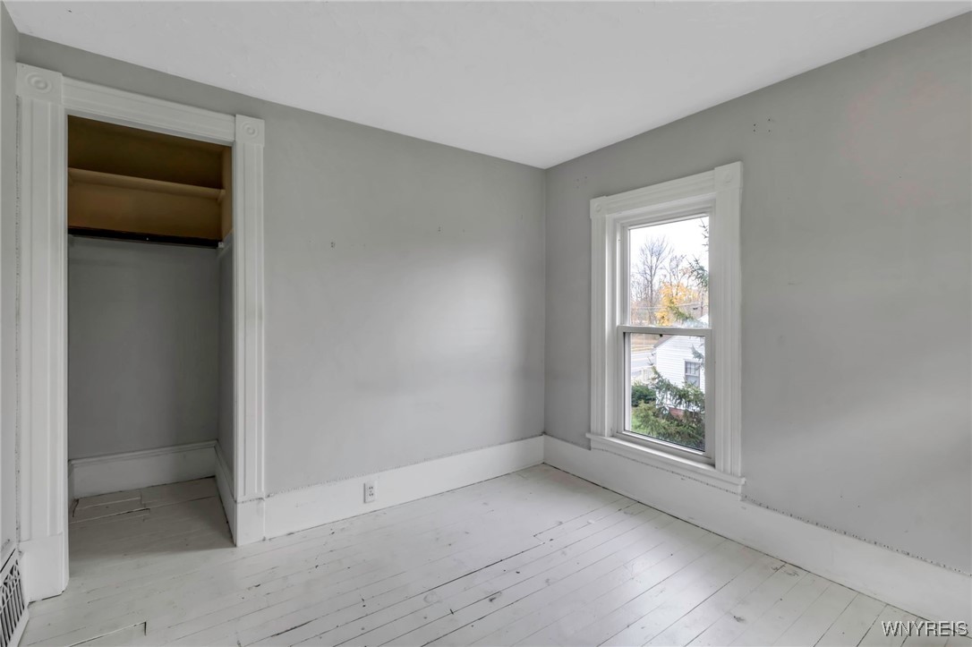 Royalton, New York 14105, United States, 5 Bedrooms Bedrooms, ,2 BathroomsBathrooms,Residential,Pending,33469