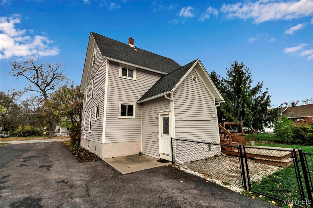 Royalton, New York 14105, United States, 5 Bedrooms Bedrooms, ,2 BathroomsBathrooms,Residential,Pending,33469