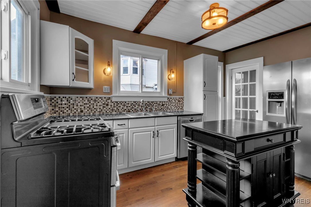 Royalton, New York 14105, United States, 5 Bedrooms Bedrooms, ,2 BathroomsBathrooms,Residential,Pending,33469