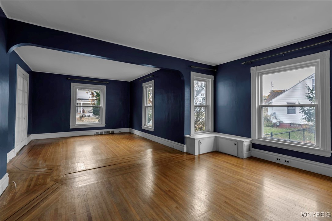 Royalton, New York 14105, United States, 5 Bedrooms Bedrooms, ,2 BathroomsBathrooms,Residential,Pending,33469