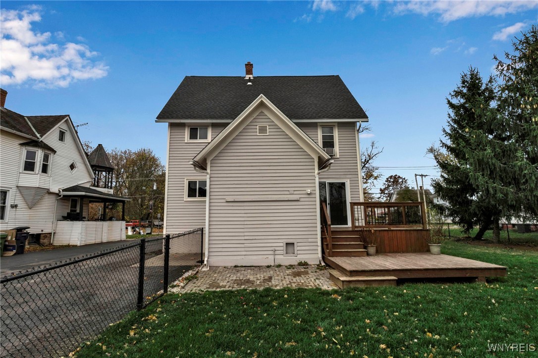 Royalton, New York 14105, United States, 5 Bedrooms Bedrooms, ,2 BathroomsBathrooms,Residential,Pending,33469