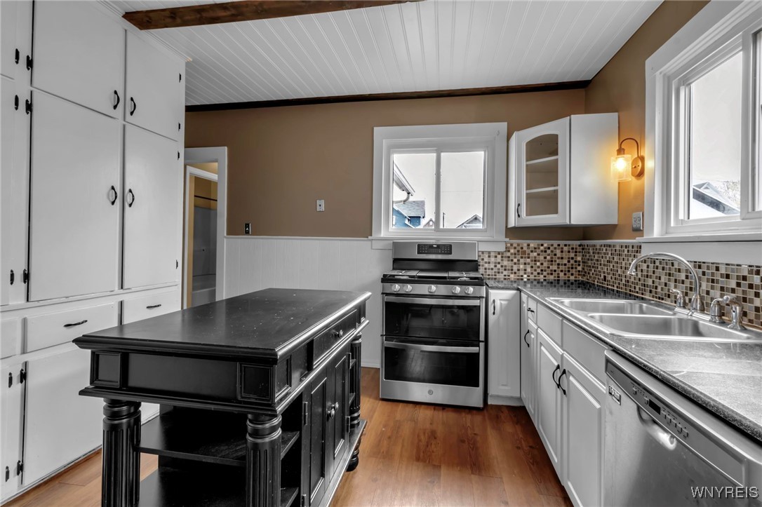 Royalton, New York 14105, United States, 5 Bedrooms Bedrooms, ,2 BathroomsBathrooms,Residential,Pending,33469