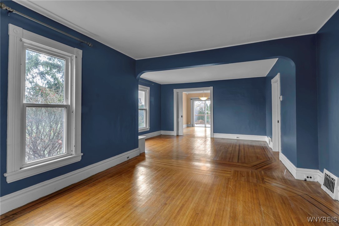 Royalton, New York 14105, United States, 5 Bedrooms Bedrooms, ,2 BathroomsBathrooms,Residential,Pending,33469