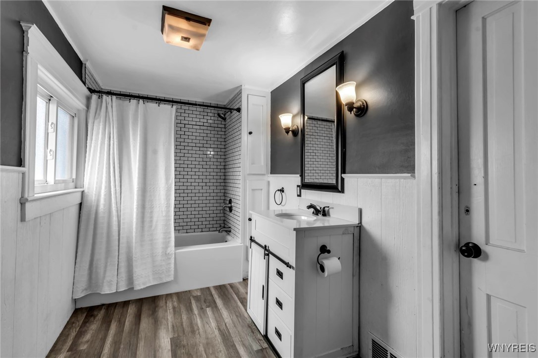 Royalton, New York 14105, United States, 5 Bedrooms Bedrooms, ,2 BathroomsBathrooms,Residential,Pending,33469