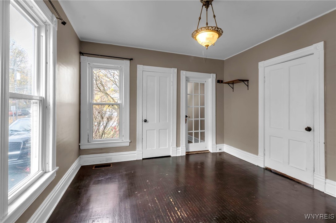 Royalton, New York 14105, United States, 5 Bedrooms Bedrooms, ,2 BathroomsBathrooms,Residential,Pending,33469