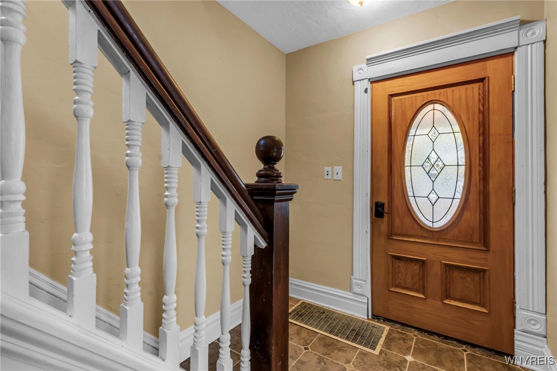 Royalton, New York 14105, United States, 5 Bedrooms Bedrooms, ,2 BathroomsBathrooms,Residential,Pending,33469