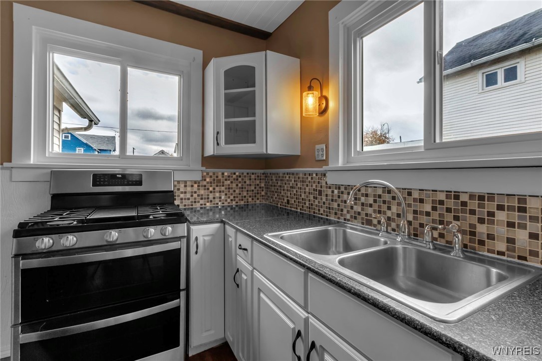 Royalton, New York 14105, United States, 5 Bedrooms Bedrooms, ,2 BathroomsBathrooms,Residential,Pending,33469