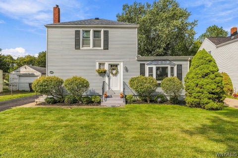 Homes For Sale - 462 75th Street<br/> Niagara Falls, NY 14304