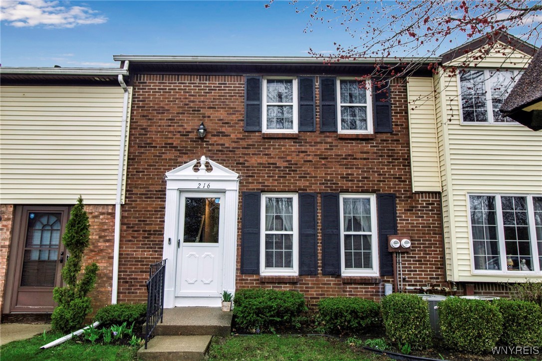 216 Stepping Stone Lane, Orchard Park, New York image 1