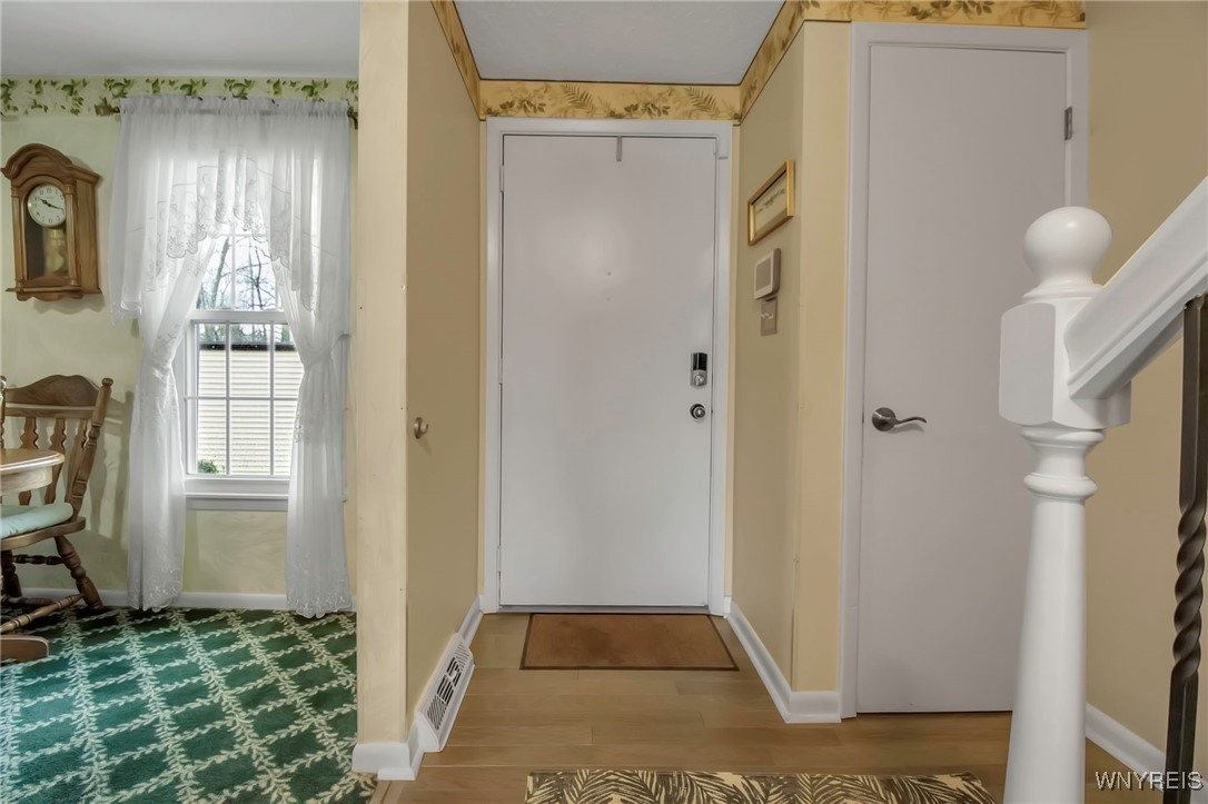 216 Stepping Stone Lane, Orchard Park, New York image 3