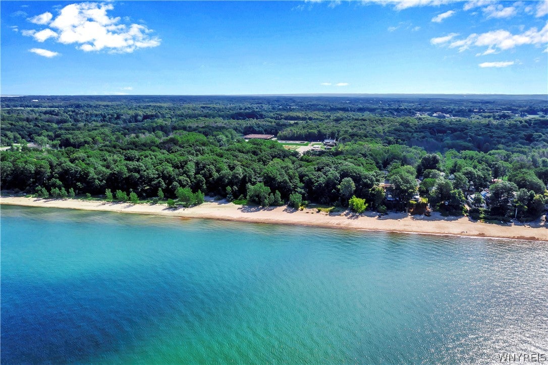 8462 Lake Shore Road