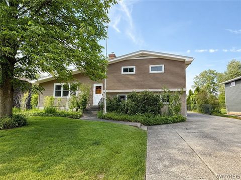 Homes For Sale - 1895 Bruce Lane<br/> Grand Island, NY 14072