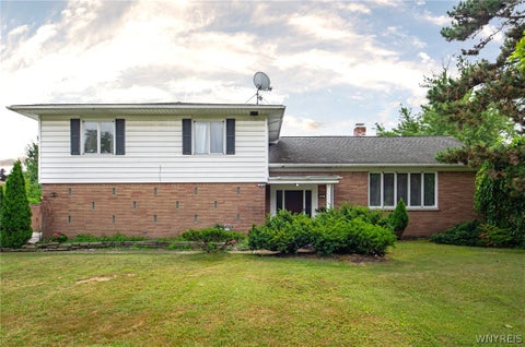 Photo of 66 Four Seasons Road W, Amherst, NY 14226 (MLS # B1705862)